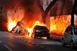 Arvore cai bh transformador explode pega fogo bairro de lourdes prefeitura já tinha sido avisada