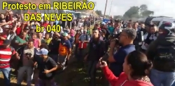 Imagens do protesto no trevo de Ribeirão das Neves: POVO UNIDO JAMAIS SERÁ VENCIDO